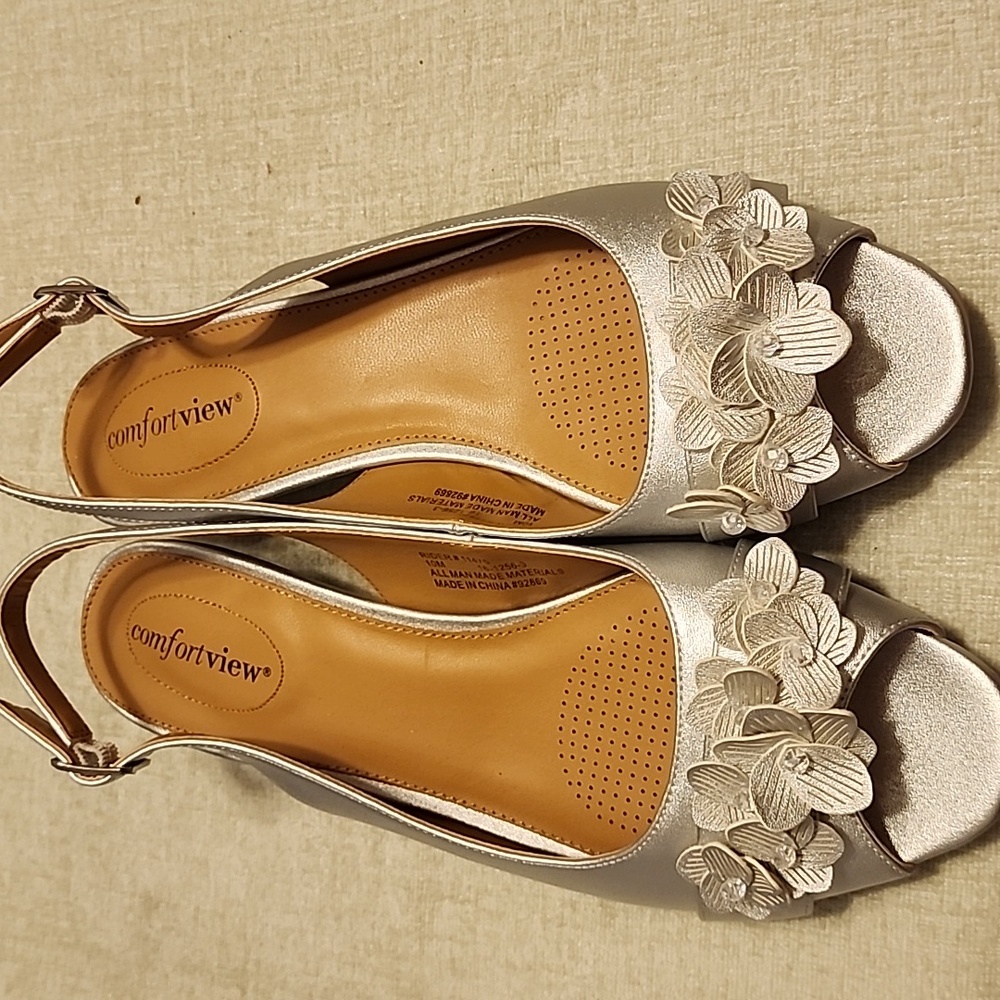 39. COMFORTVIEW SHOES